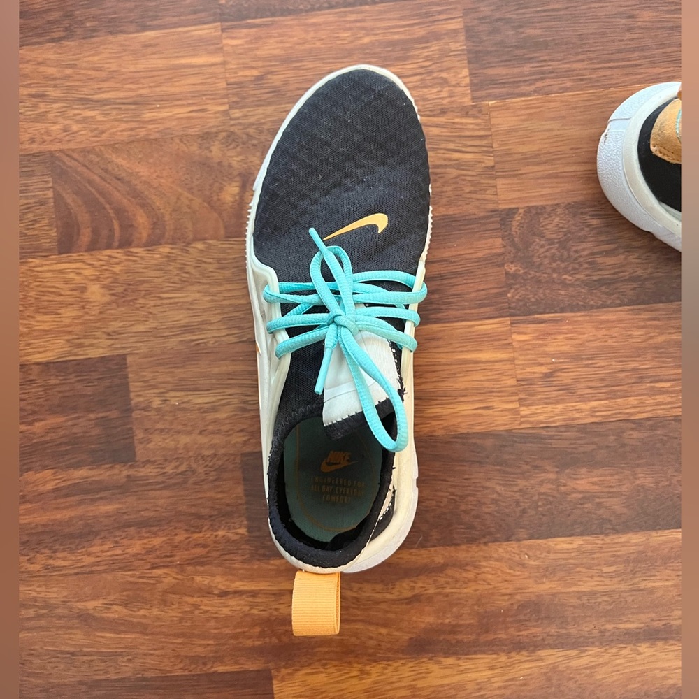 Size US 9